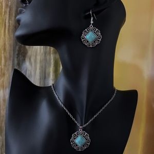 Amazing elegant set of necklace and earring